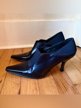Vintage retro chic designer genuine leather downtown city kitten heel